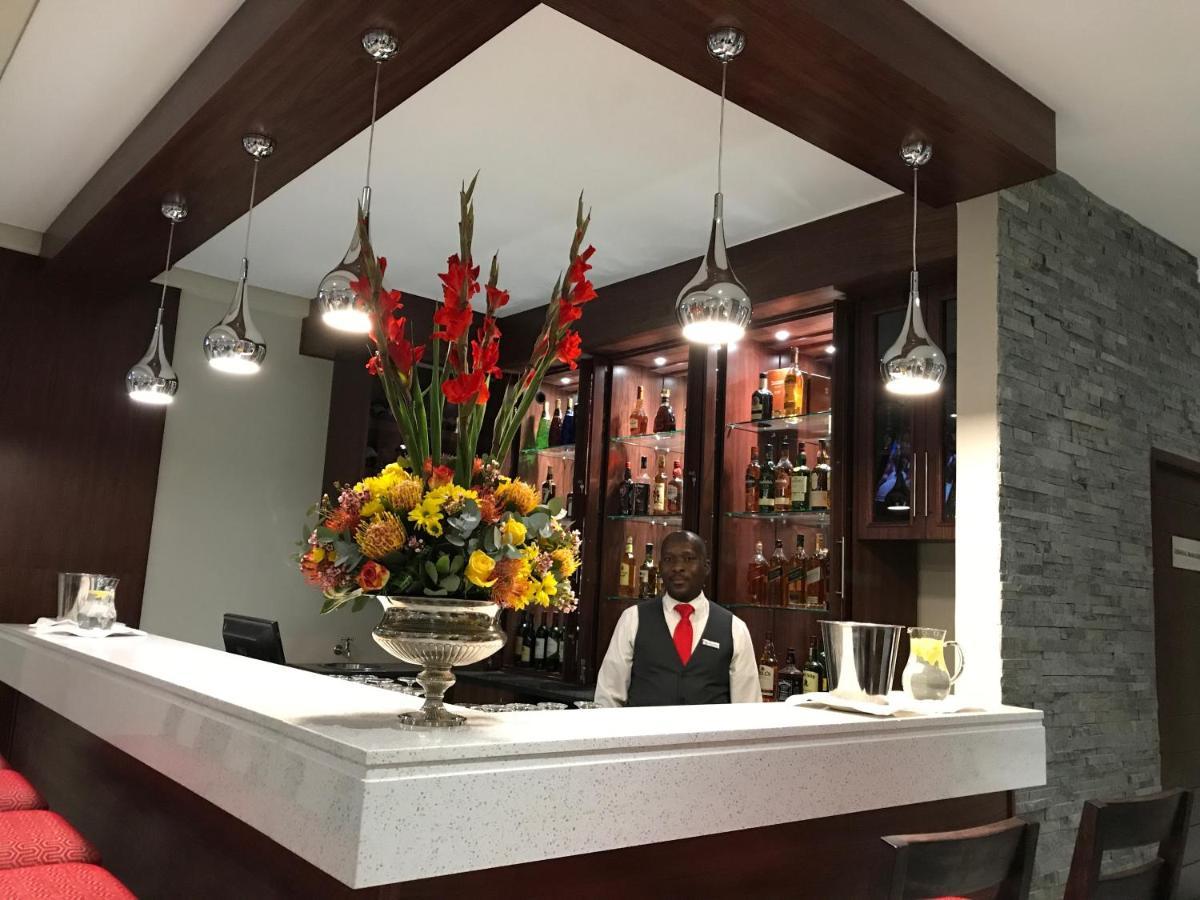 Hotel Savoy&Conference Centre Mthatha Esterno foto