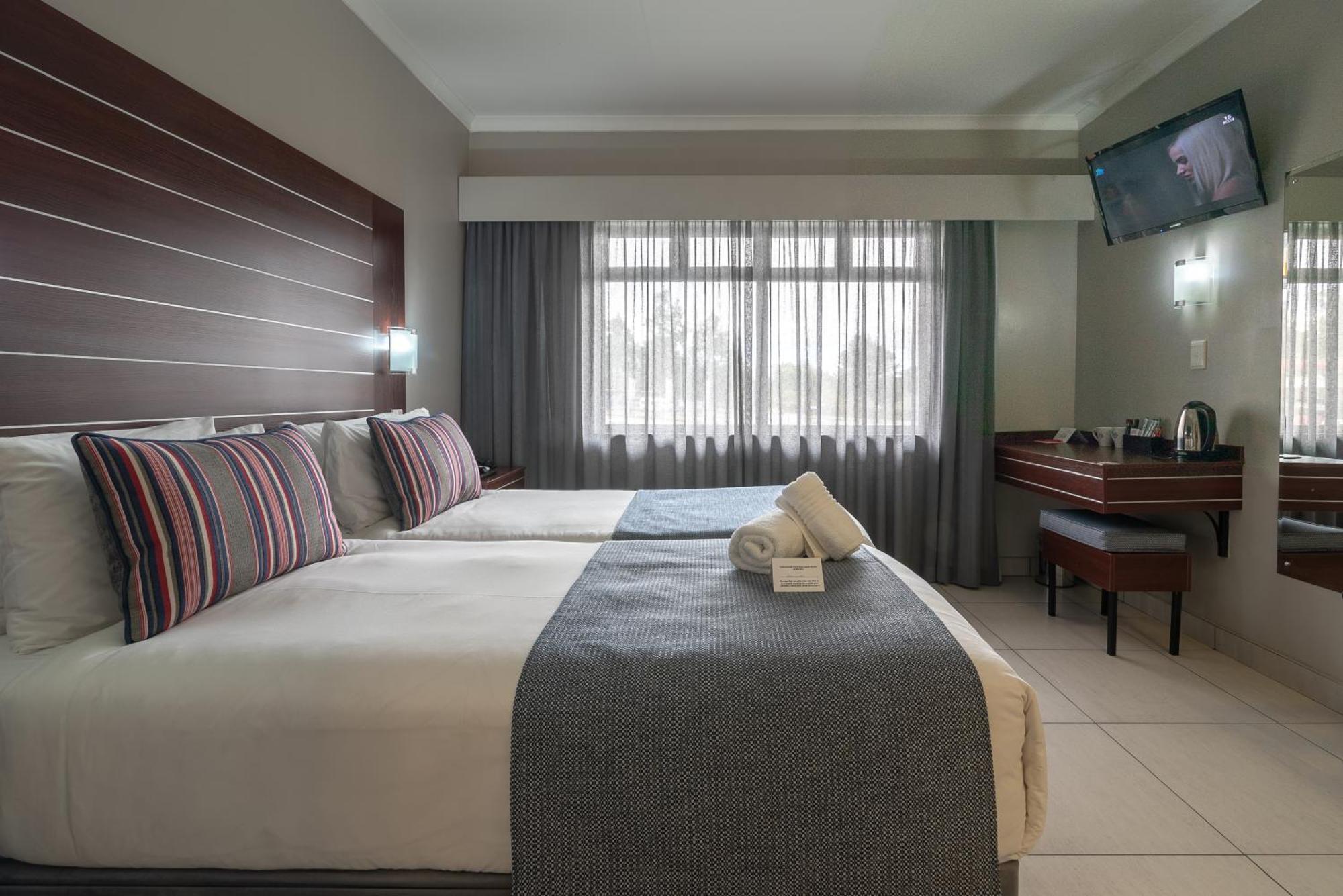 Hotel Savoy&Conference Centre Mthatha Esterno foto