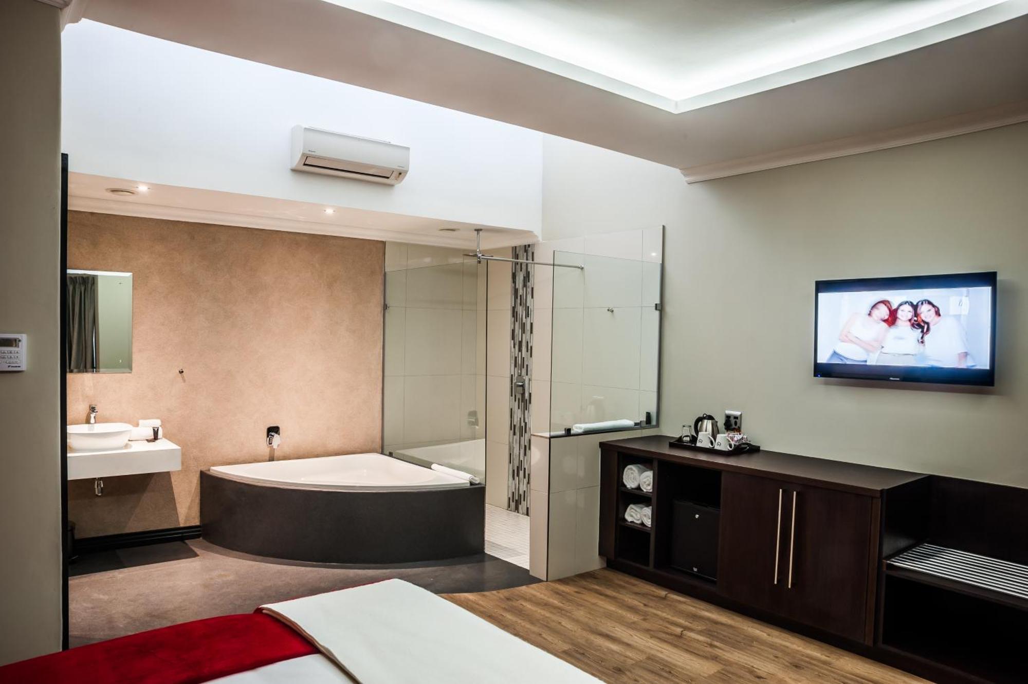 Hotel Savoy&Conference Centre Mthatha Esterno foto